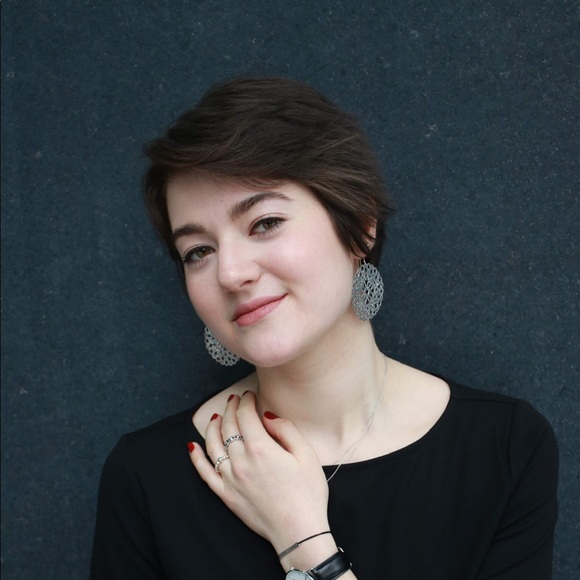 Meet your Posher, Nina - Picture 1 of 1